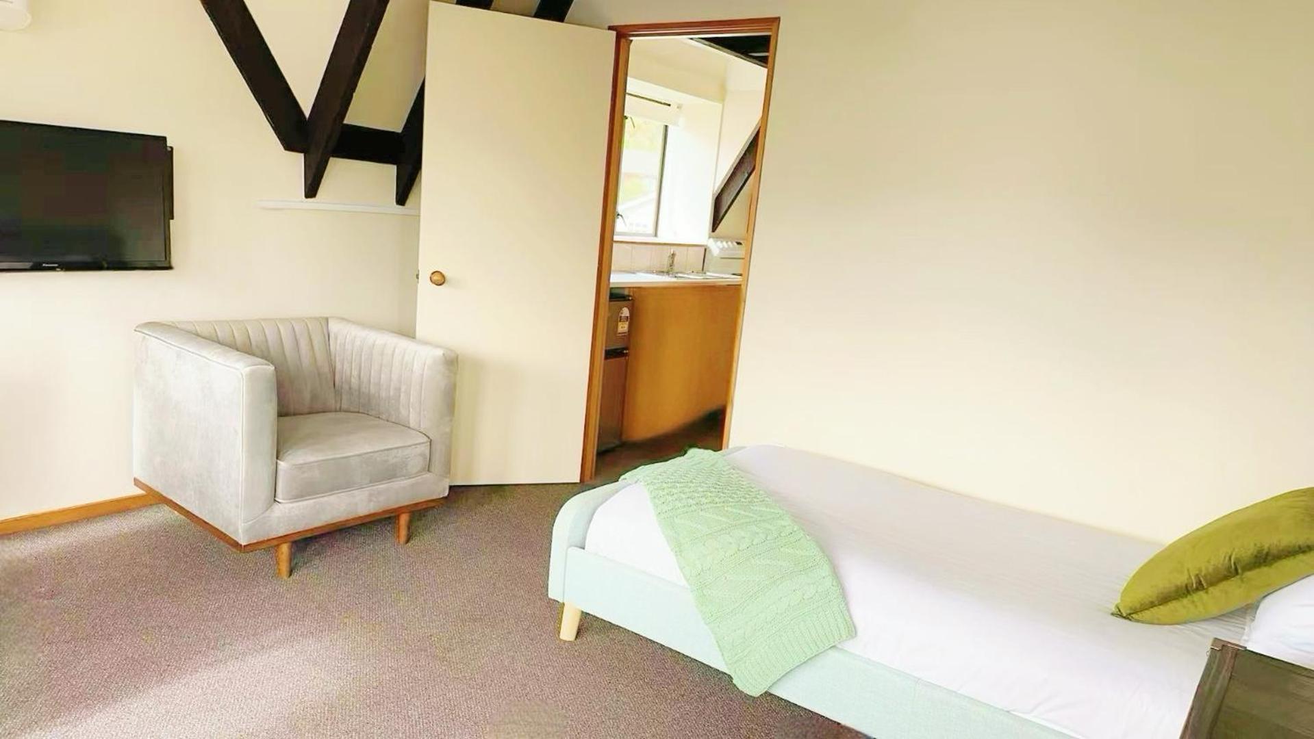 Castles Motel & Driftwood Motel Nelson Room photo